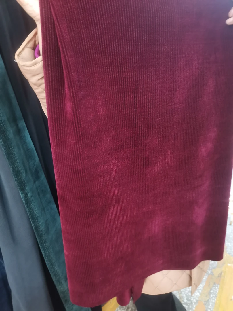 酒红色中条条绒1.1米面料