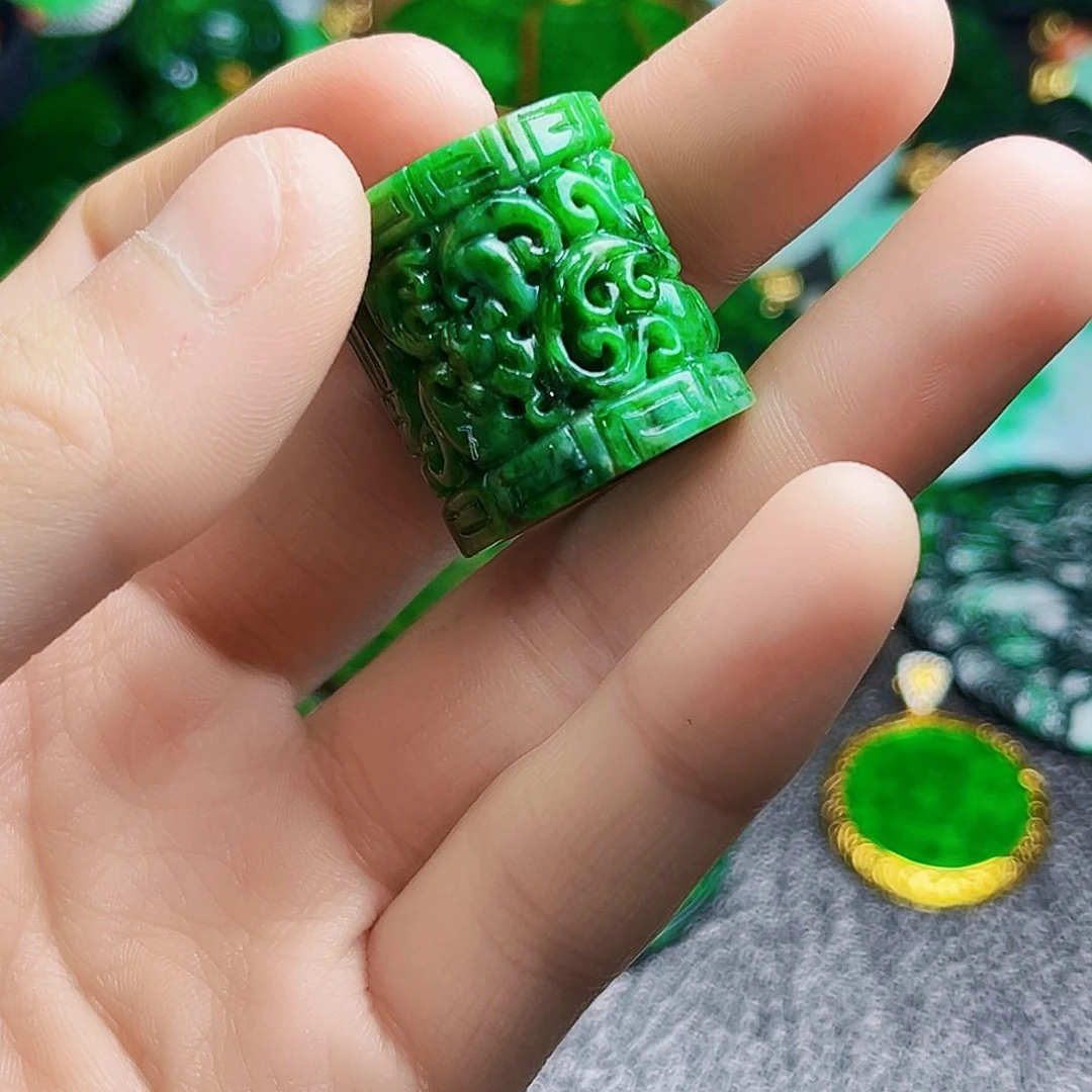 颈饰未镶嵌翡翠多样性