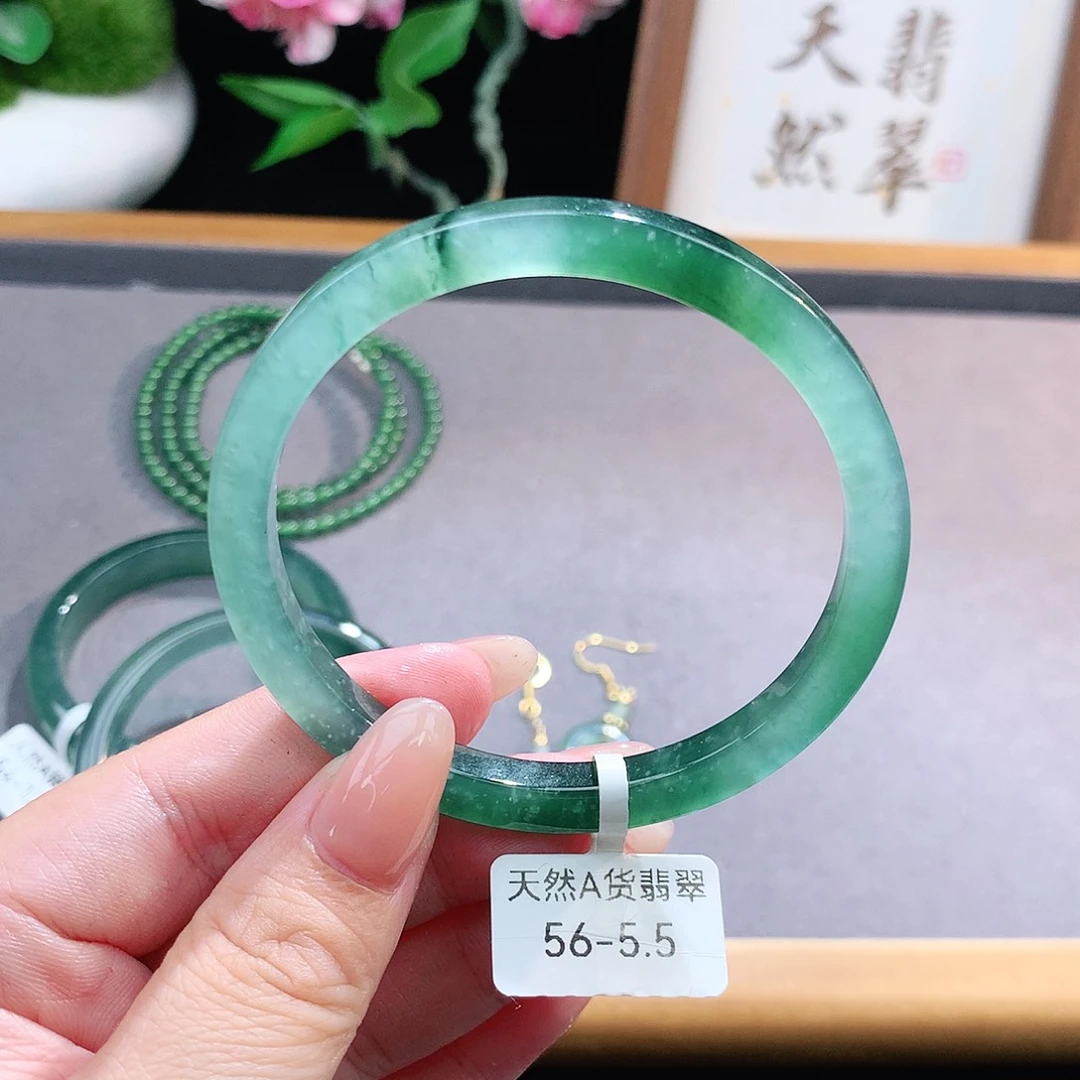 未镶嵌手镯（圆镯）翡翠