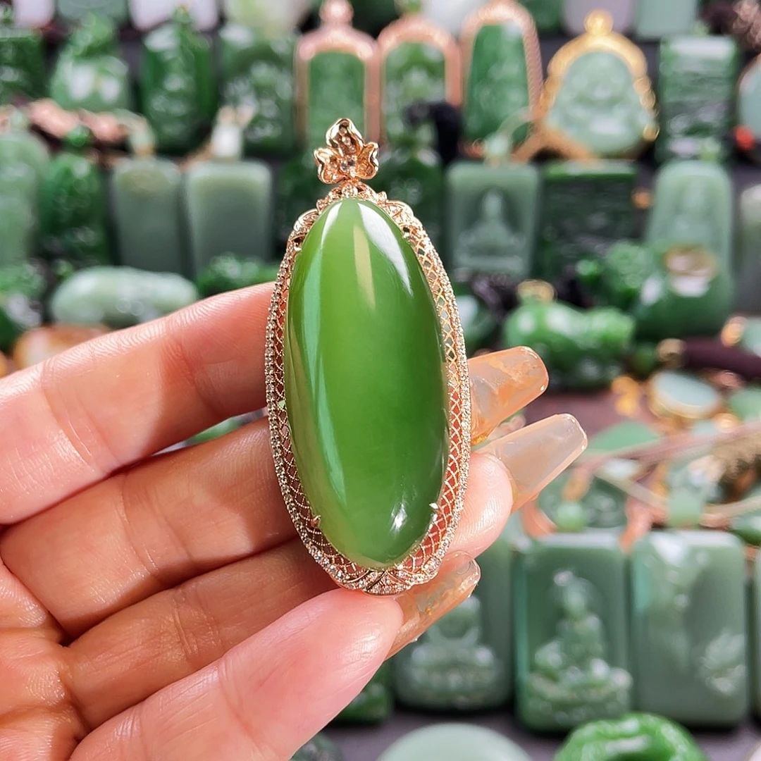 和田玉挂件18K金镶嵌