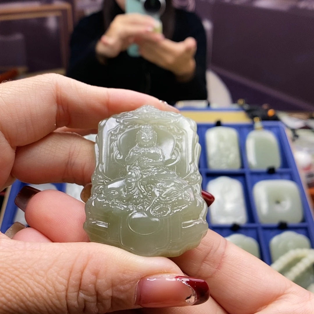 和田玉颈饰未镶嵌李*