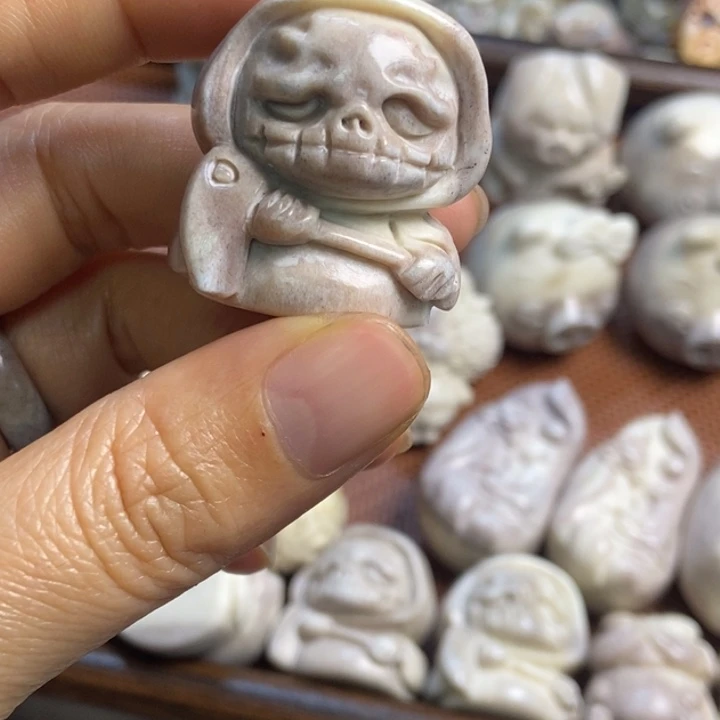 桃***。配饰鹿角雕刻一个出