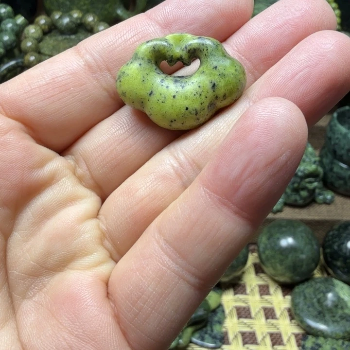 蛇纹石玉未镶嵌药王石能量养生产品