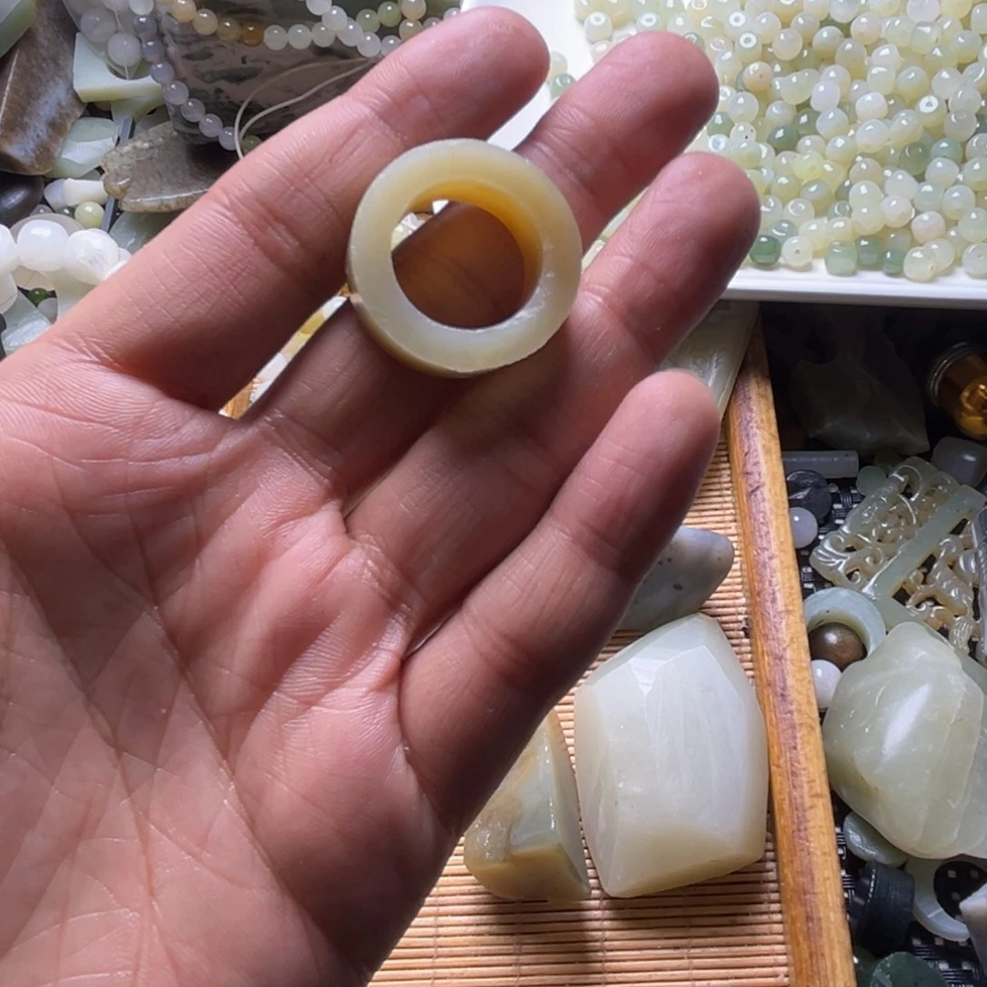 和田玉（糖玉）未镶嵌挂件