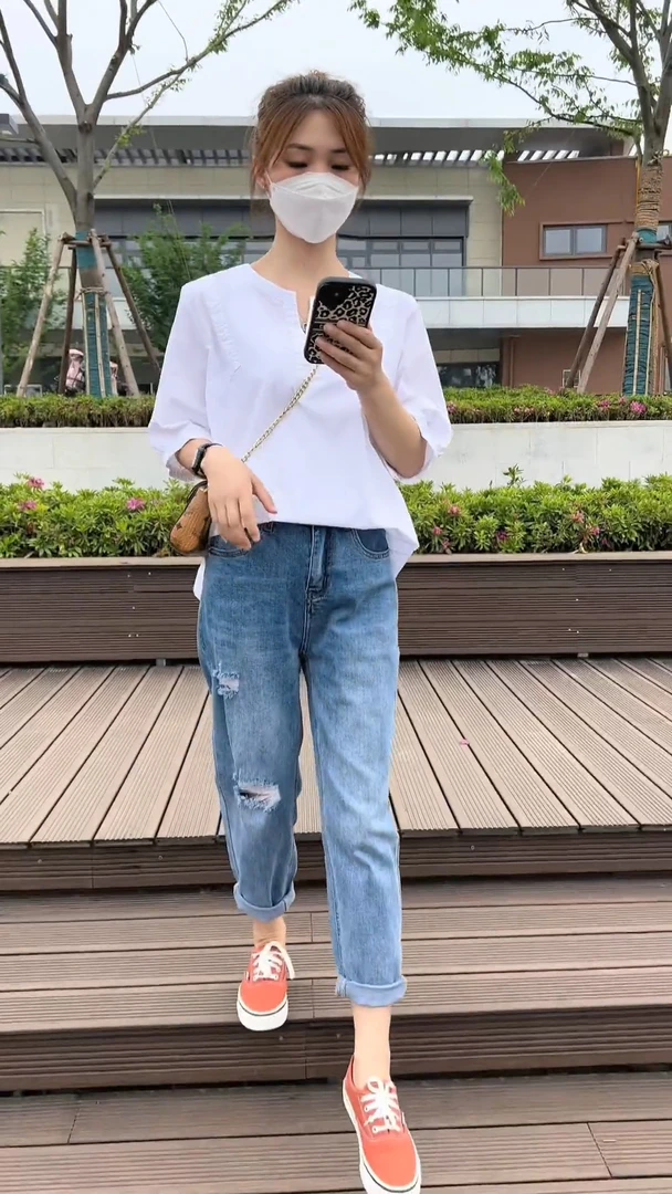 2025夏季新款宽松休闲短袖上衣女百搭破洞遮肉显瘦牛仔裤两件套潮