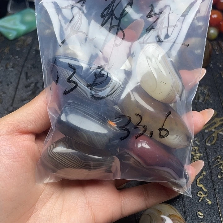 黄***主玛瑙/玉髓未镶嵌珠宝半成品