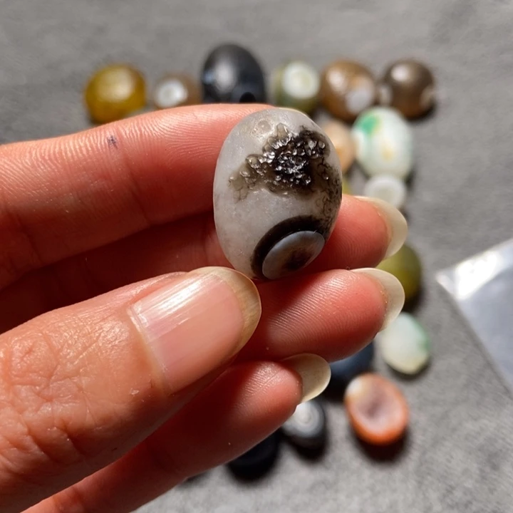 石***坊玛瑙/玉髓未镶嵌珠宝奇石