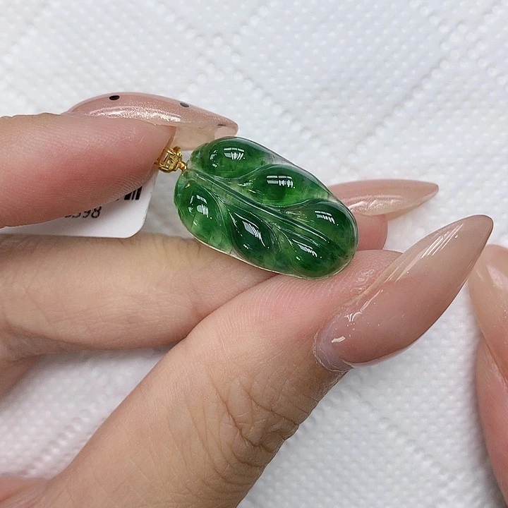 颈饰18K金镶嵌翡翠