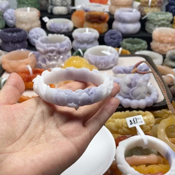 比***n石英质玉未镶嵌手镯