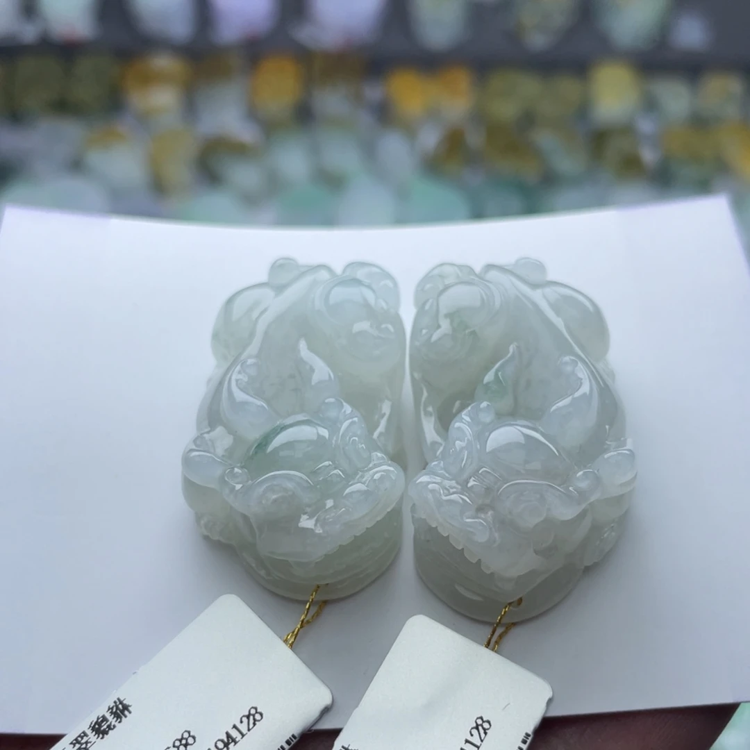 翡翠未镶嵌颈饰时**药貔貅