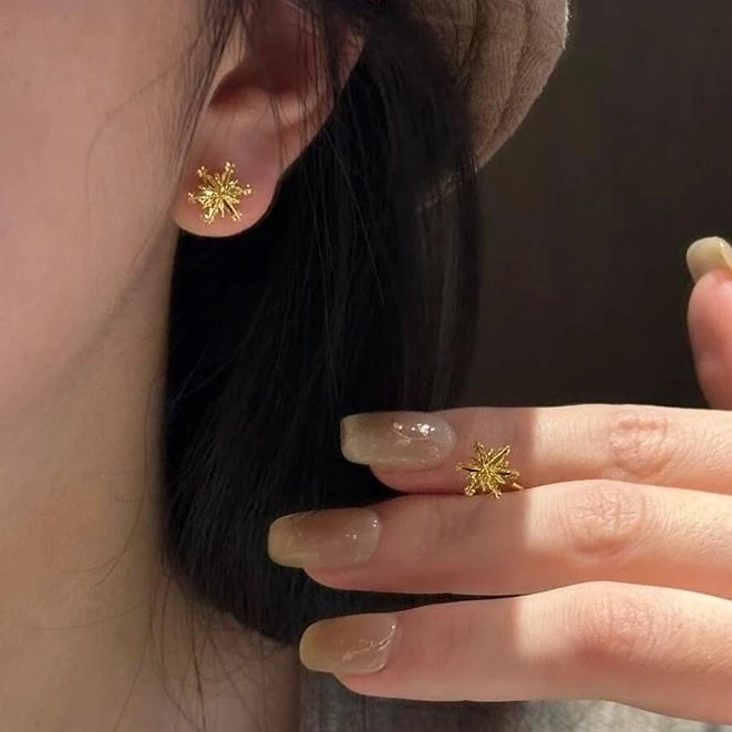 金色雪花耳钉2025新款韩系精致千金感高级感简约耳饰配大衣