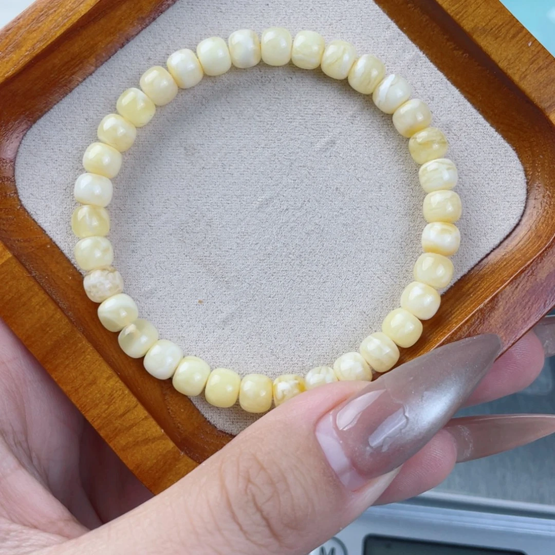 蜜蜡裸石未镶嵌蜜蜡92