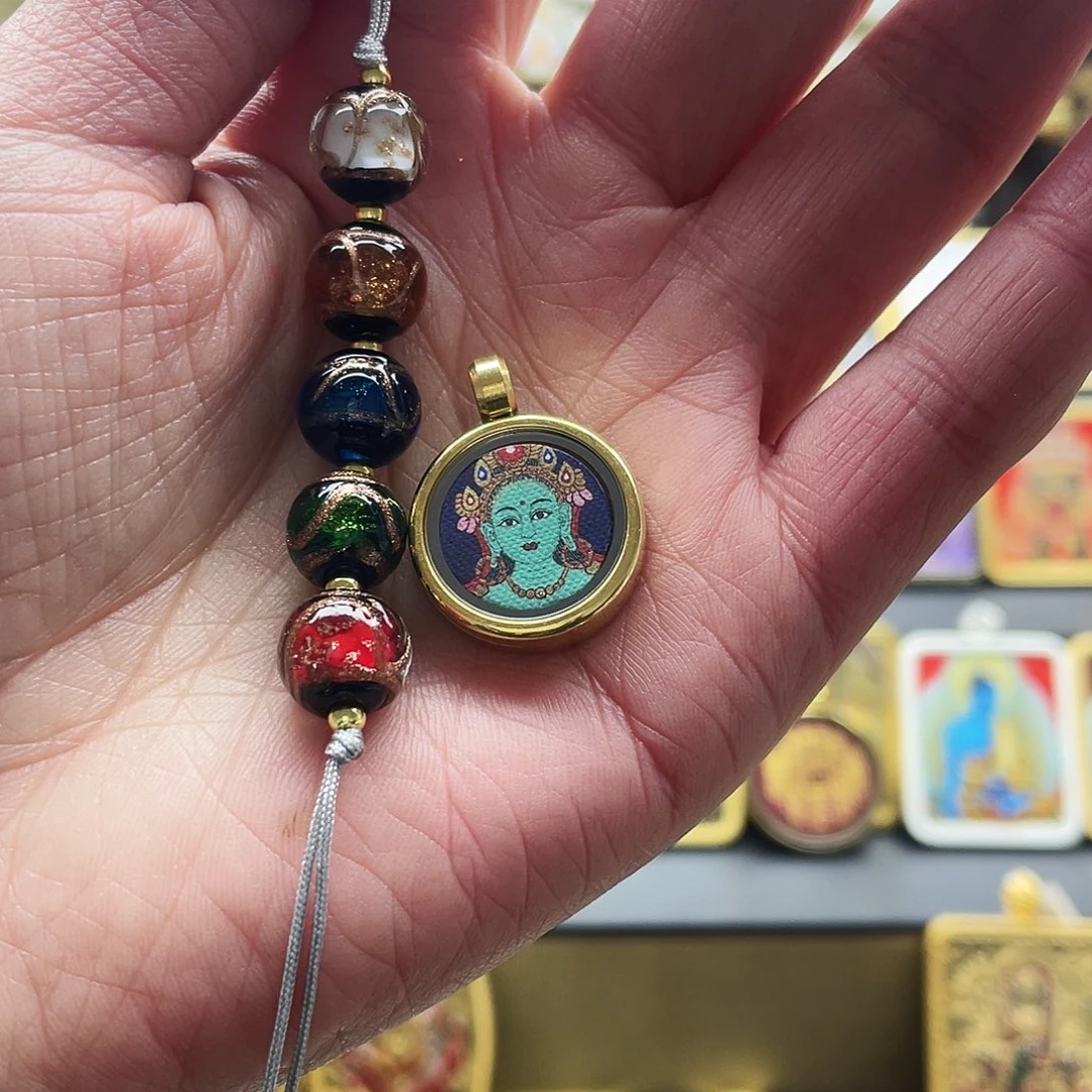 吊坠淡*唐卡等多种形式的艺术形式