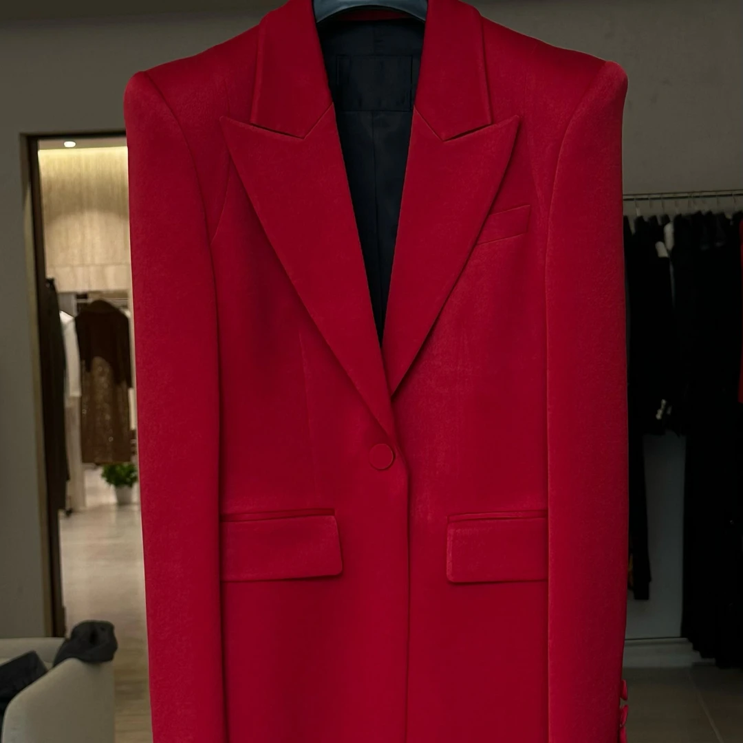 蓝蒂蔻ARMOUR红色西装