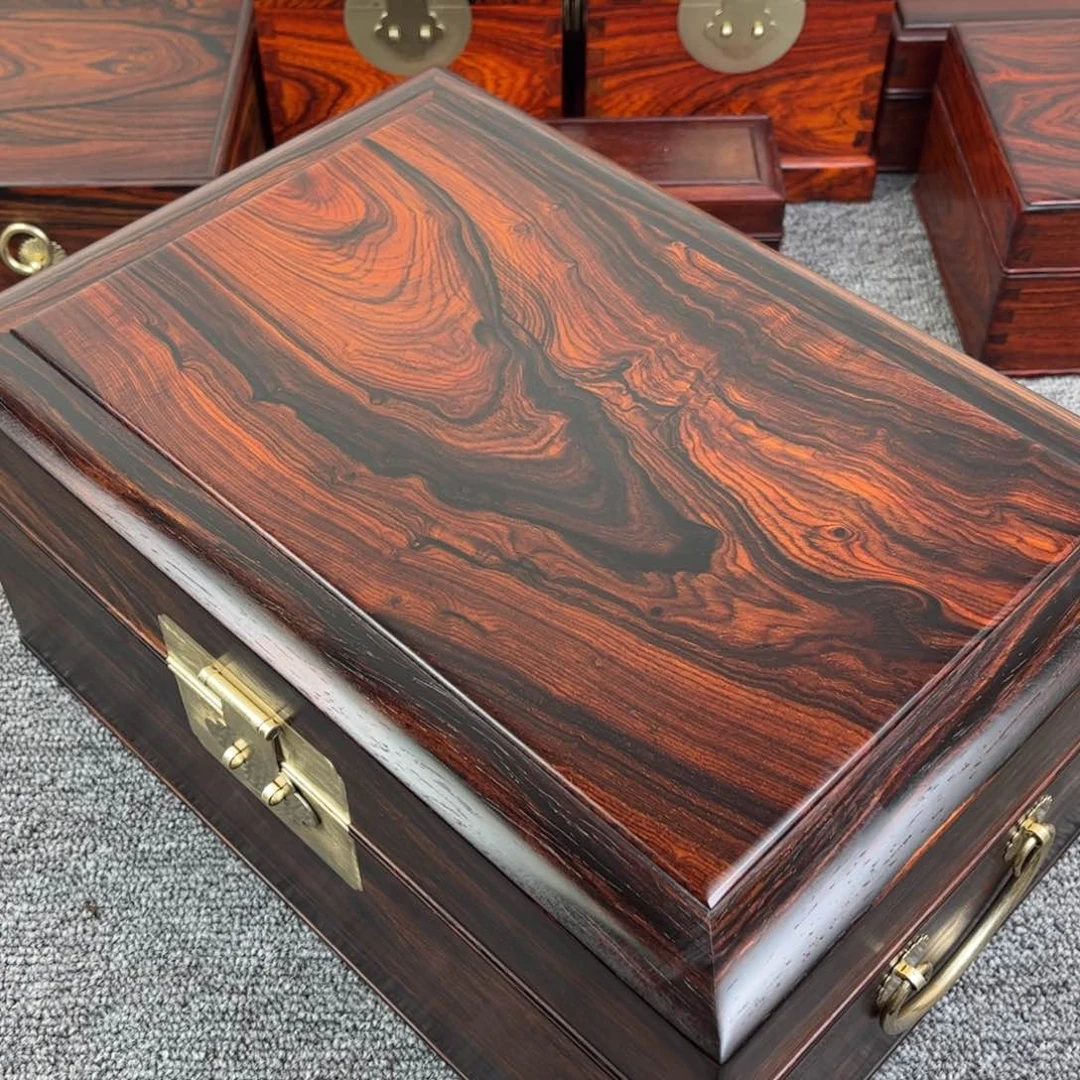 微凹黄檀（南美大红酸枝）