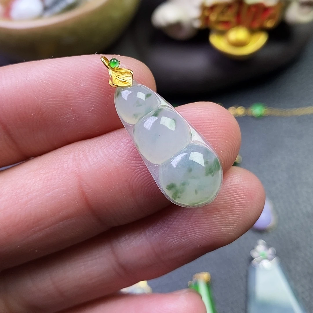 颈饰18K金镶嵌翡翠