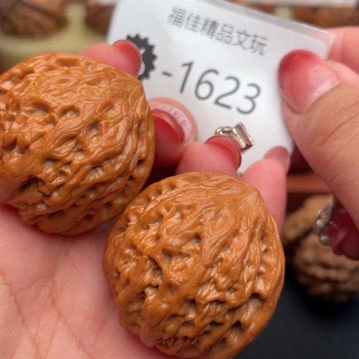 ****可吊坠文玩核桃37.5三角铁锤妹妹