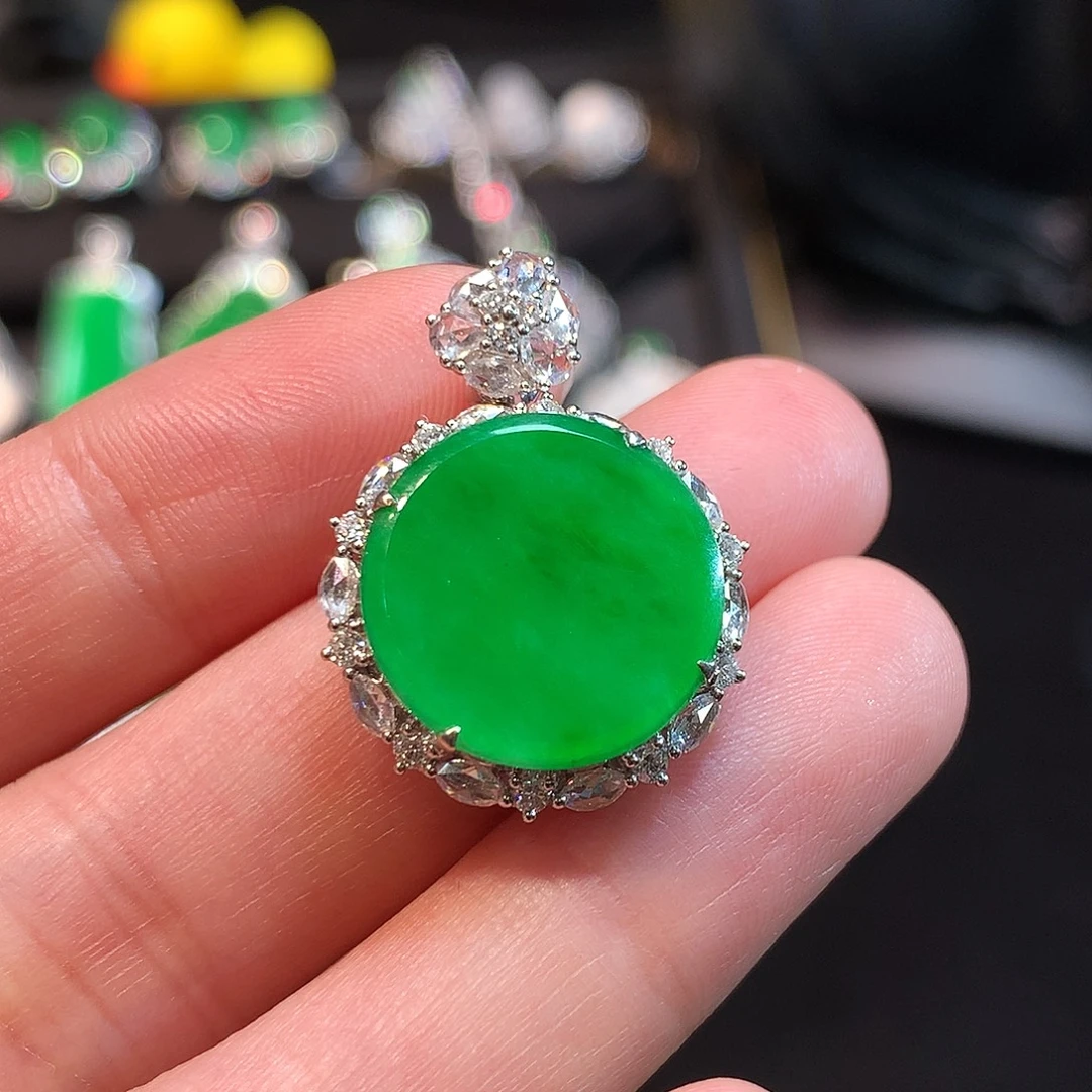 吊坠(赠链)18K金镶嵌翡翠高冰玻正阳满绿圆牌dz