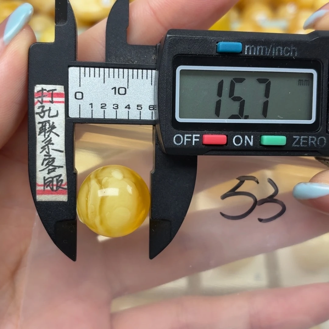 笑***人未镶嵌蜜蜡裸石蜜蜡