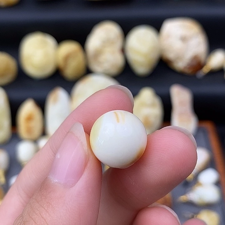 琥珀未镶嵌裸石14瓷白沁色圆珠c304