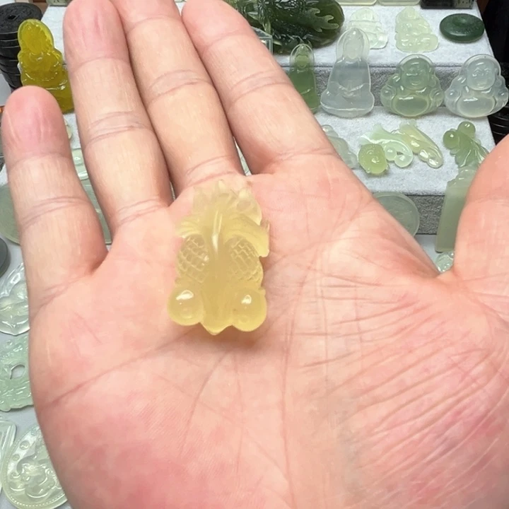 蛇纹石玉颈饰未镶嵌杉**迟