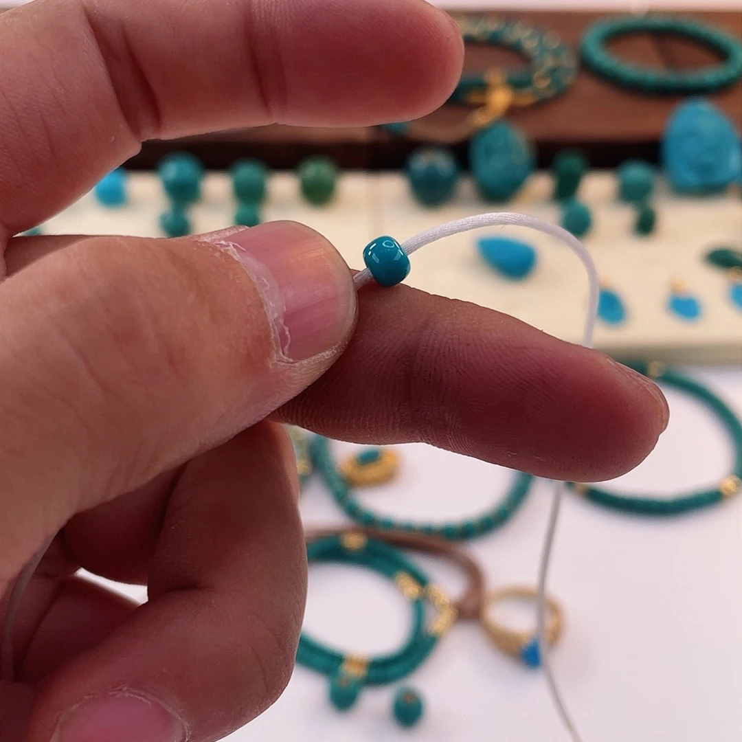 绿松石颈饰未镶嵌