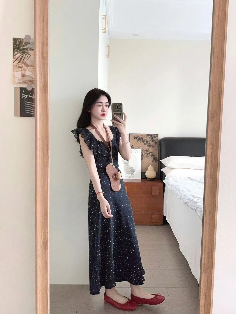 2025新款茶歇法式气质小飞袖波点吊带连衣裙子女夏荷叶边收腰长裙