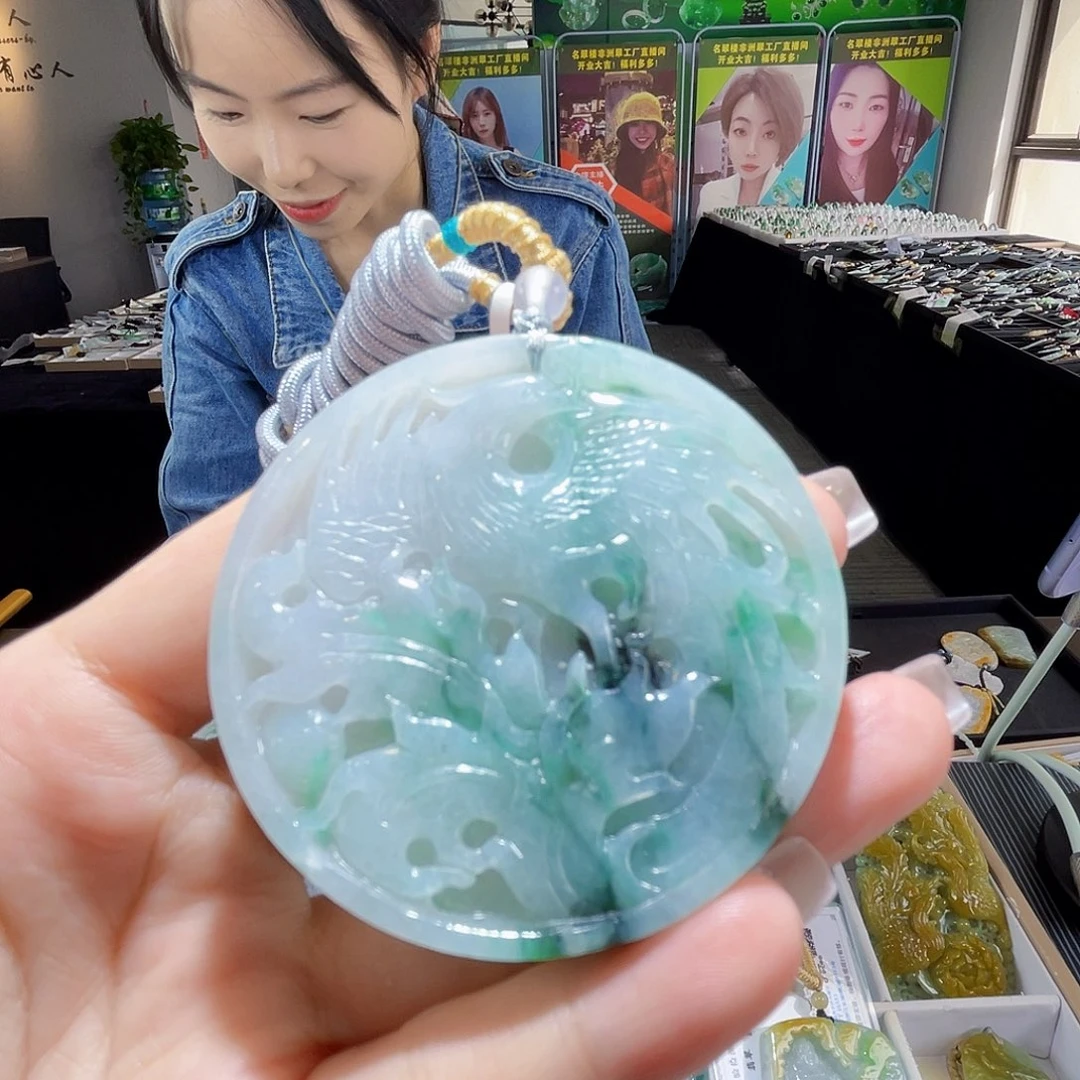 颈饰未镶嵌翡翠一个