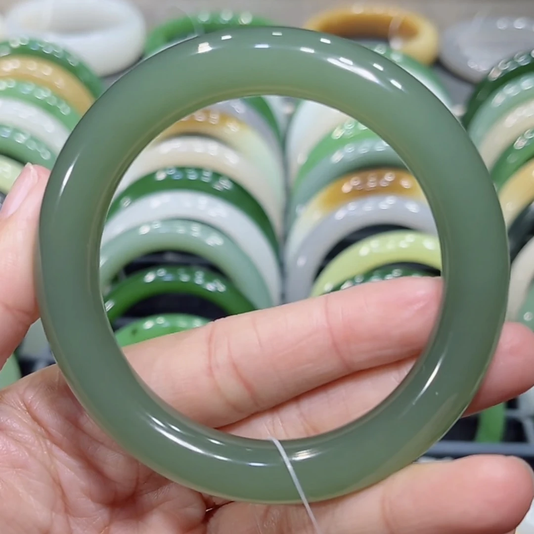 和田玉高冰湖水绿手镯55-56圈口（圆条）