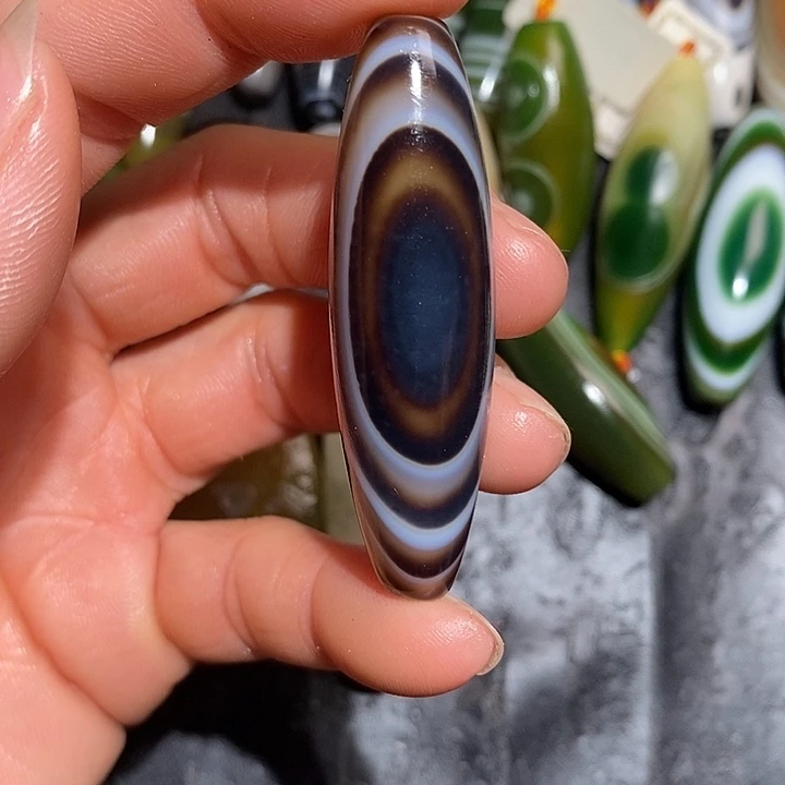 豆***粒玛瑙/玉髓合金颈饰