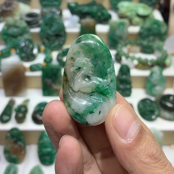 独山玉未镶嵌颈饰马宝宝