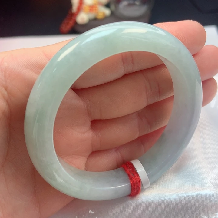 翡翠手镯未镶嵌55圈