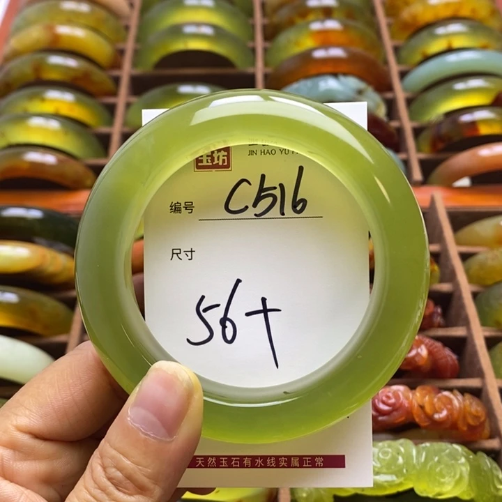 蛇纹石玉手镯未镶嵌青***?