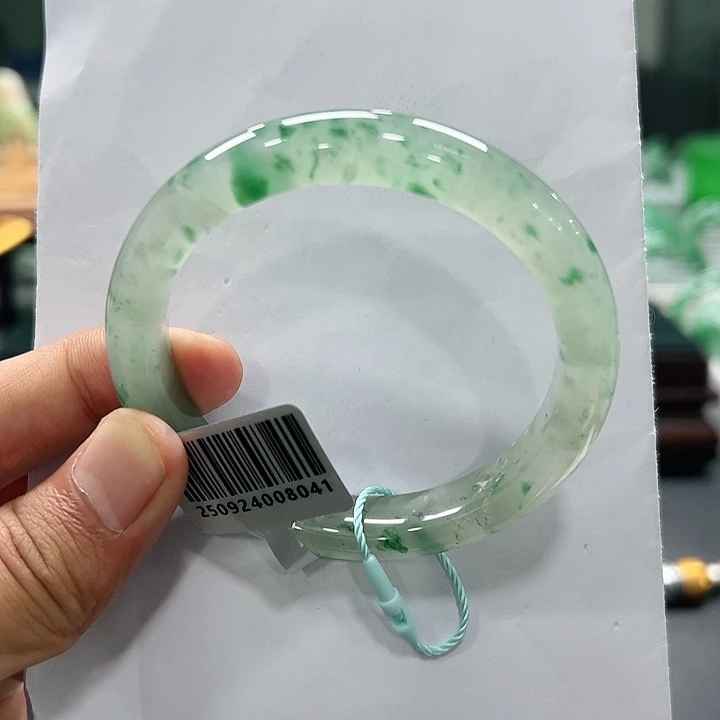 石英质玉（非洲翠）未镶嵌手镯