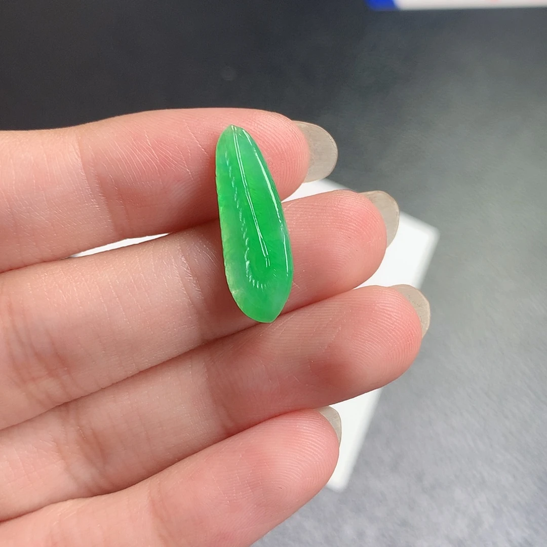 翡翠散珠缅甸天然A货翡翠阳绿羽毛