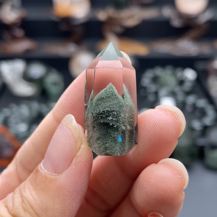 颈饰未镶嵌水晶绿幽灵金字塔柱子
