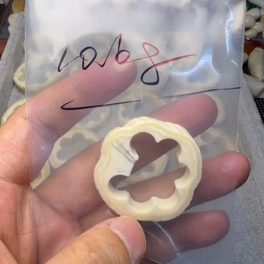 未镶嵌琥珀裸石特价处理