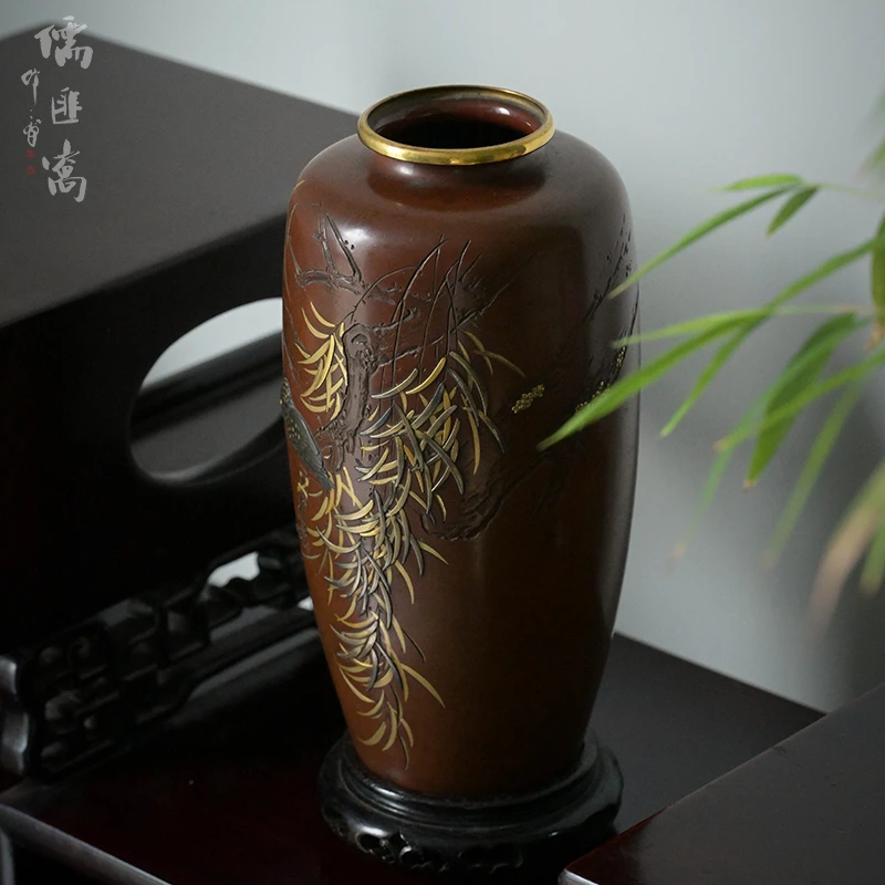 绯铜阴刻错嵌金银花瓶