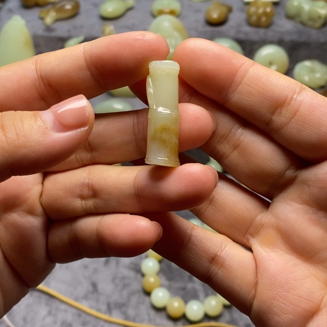 和田玉（糖玉）未镶嵌颈饰