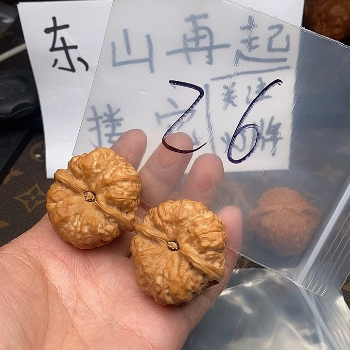 吊坠文玩核桃我：594636946996974649