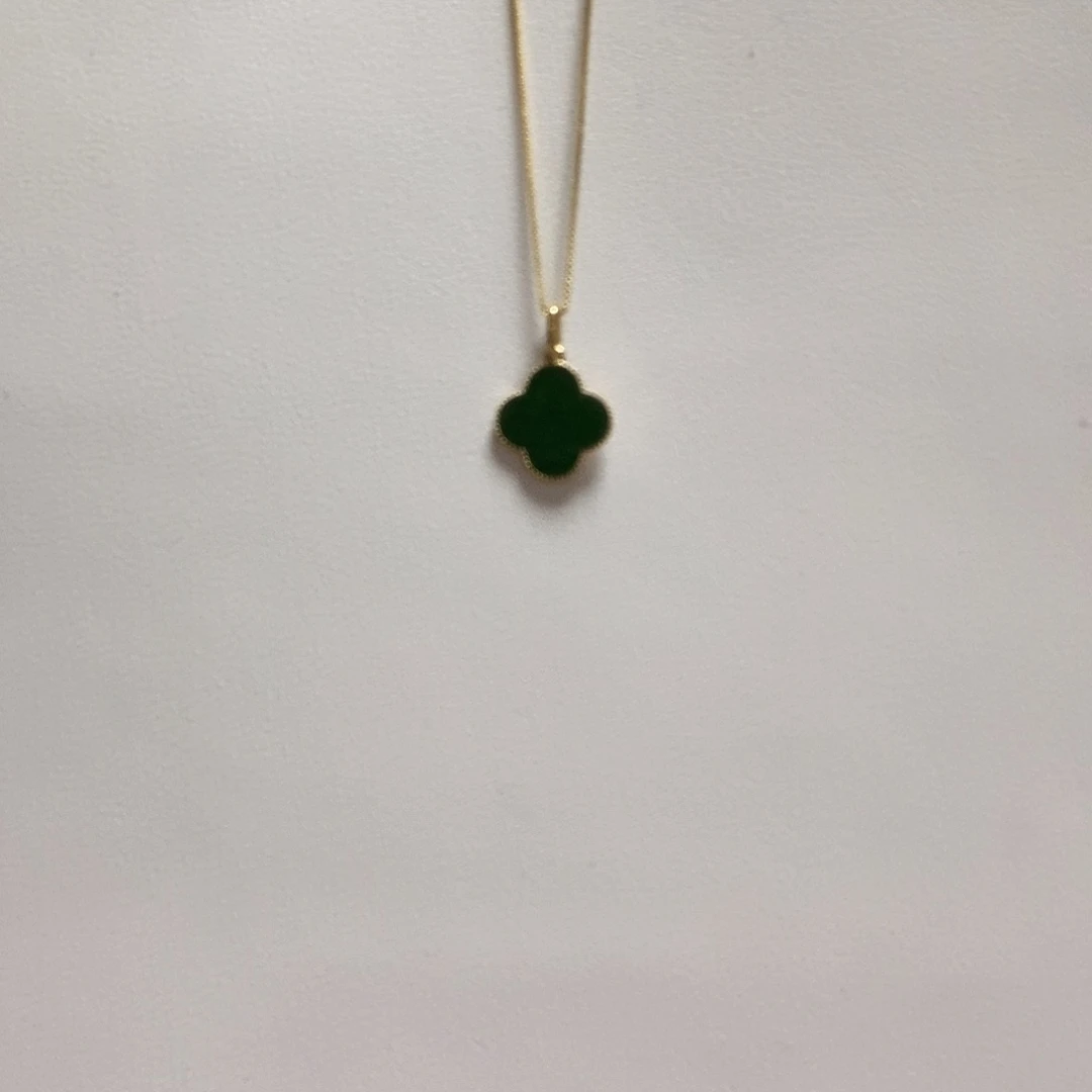 翡翠18K金镶嵌颈饰简单