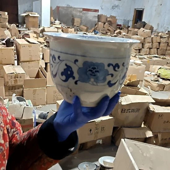 摆件盘子碗茶壶啥都有