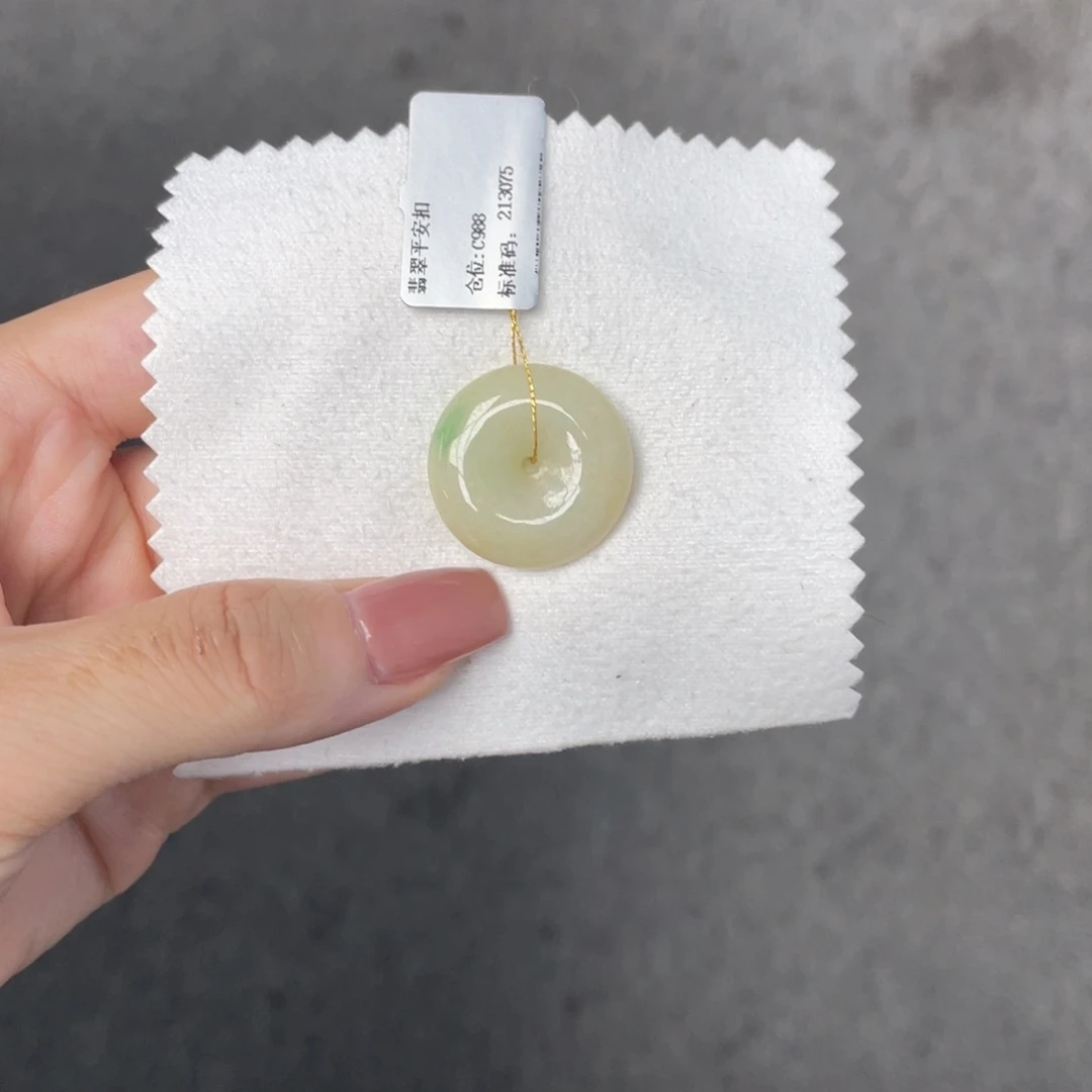 翡翠未镶嵌颈饰平安扣