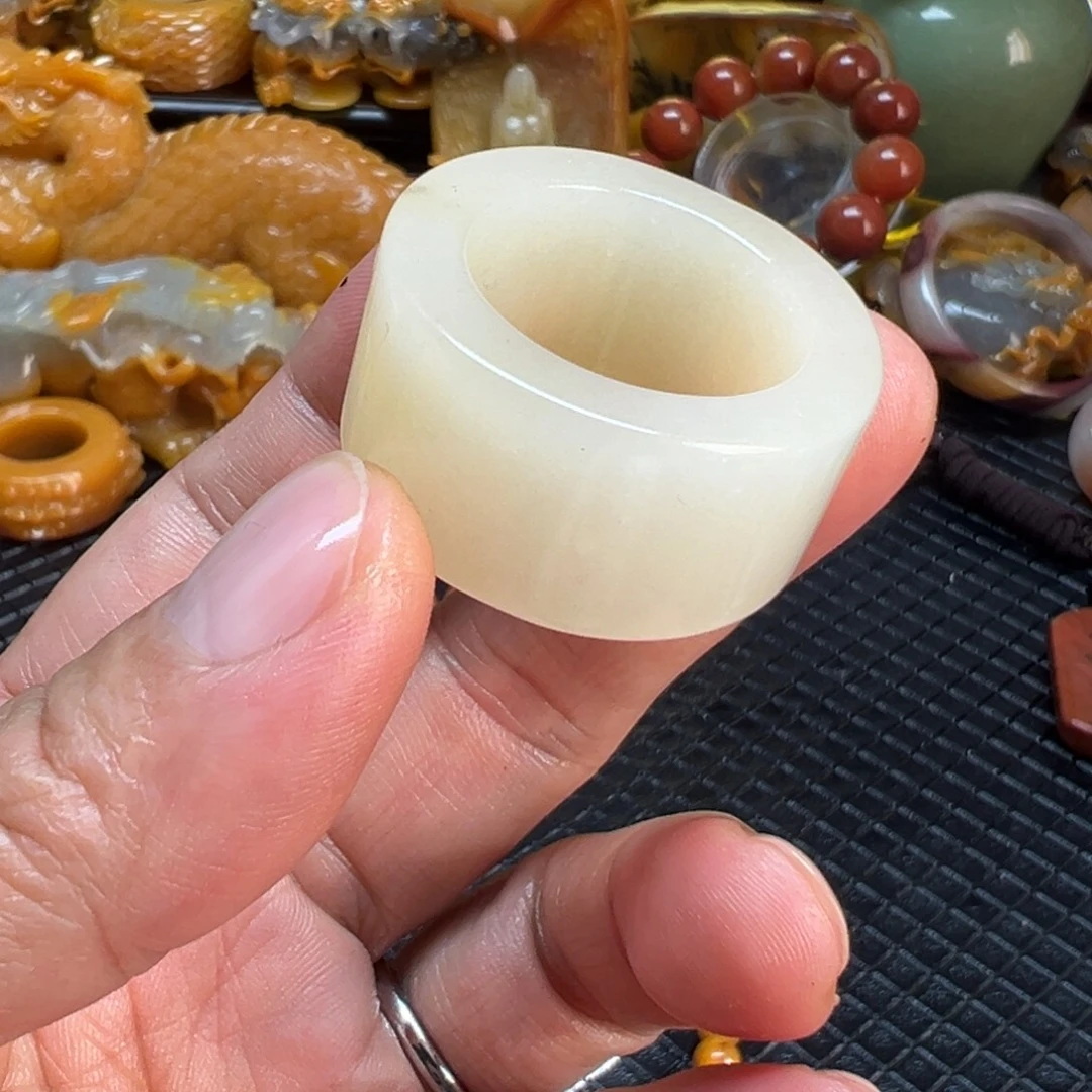 石英质玉未镶嵌颈饰