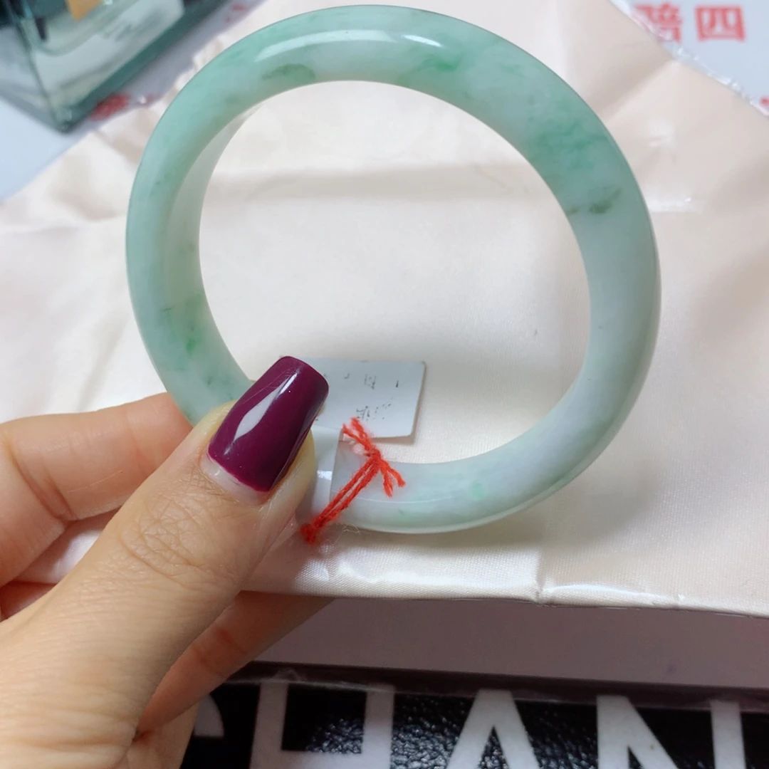 翡翠手镯未镶嵌飞****~