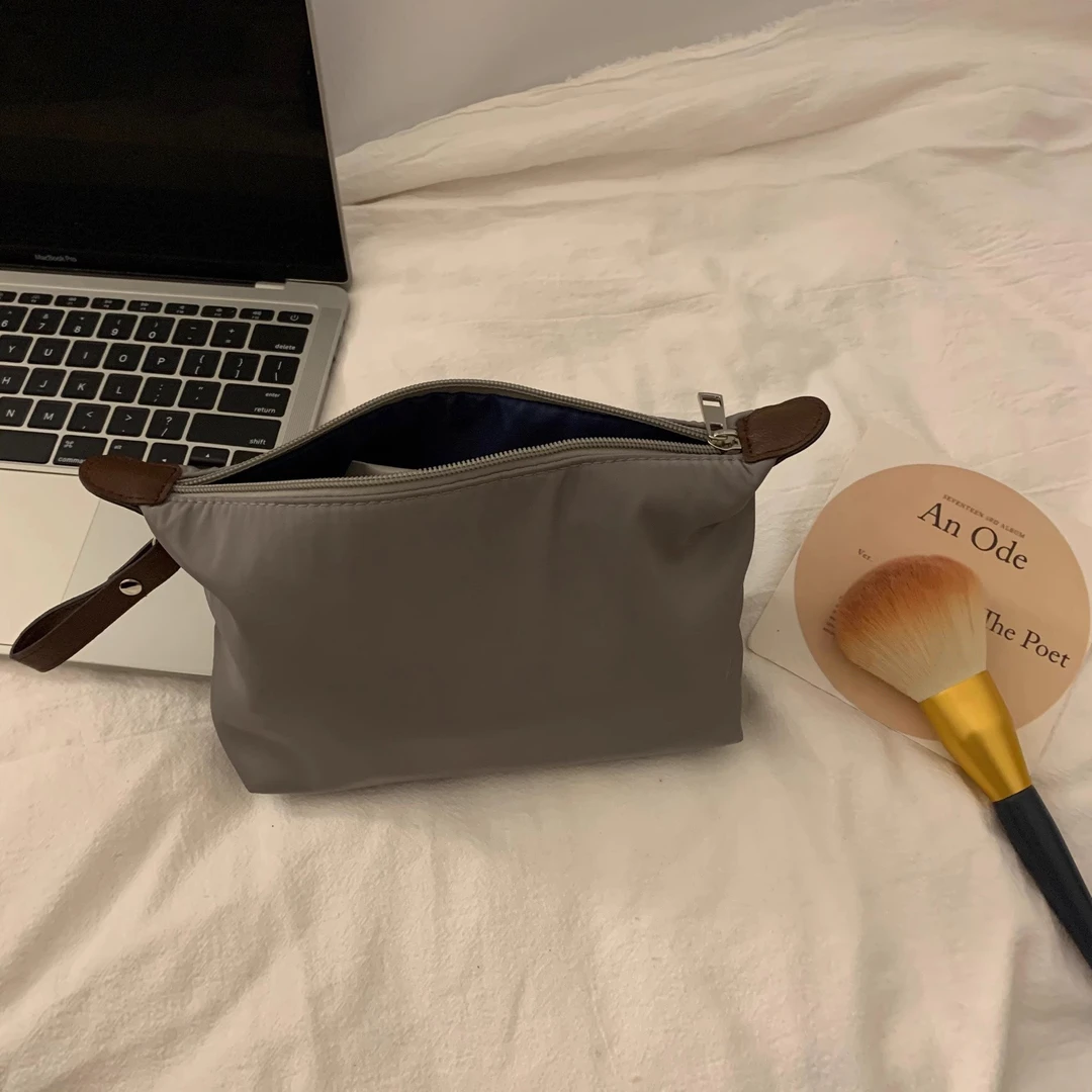 2026新款复合布化妆包旅行便携化妆品收纳包手提饺子包防水洗漱袋