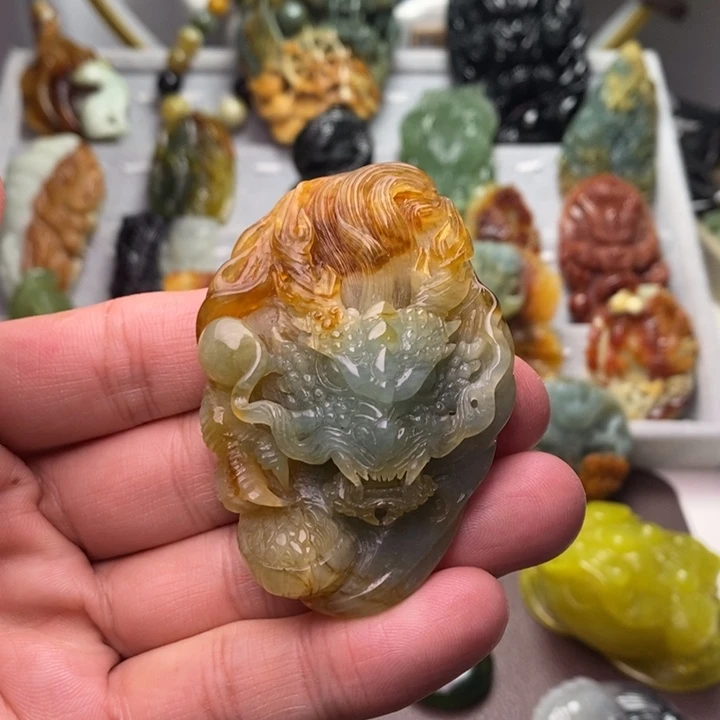 蛇纹石玉未镶嵌颈饰