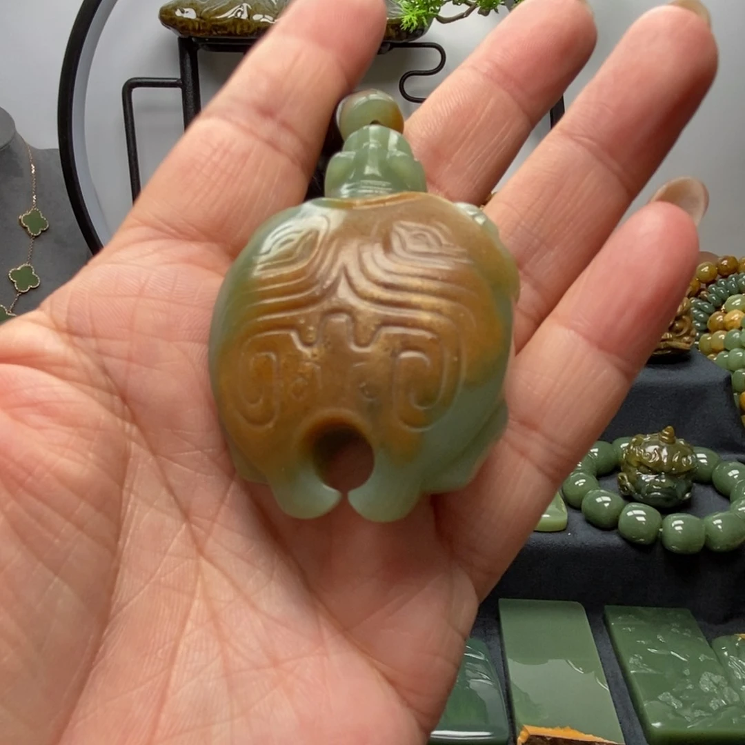 岫岩河磨玉（透闪石质玉）未镶嵌把件