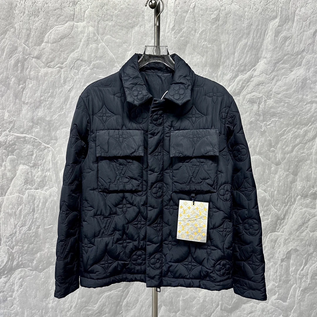 未使用 LouisVuitton/路易威登 老花满印说明书外套44码P01015