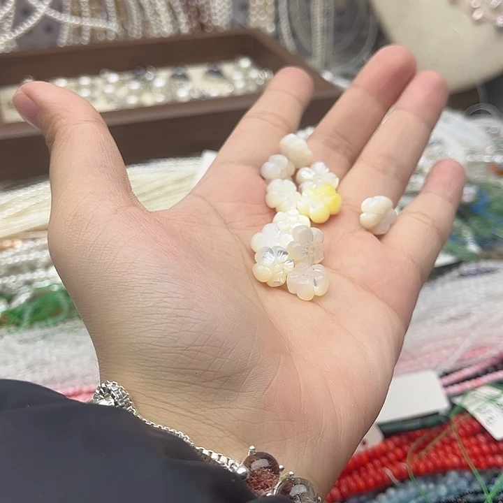 玛瑙/玉髓未镶嵌珠宝半成品3个11-13mm左右白蝶贝雕刻花